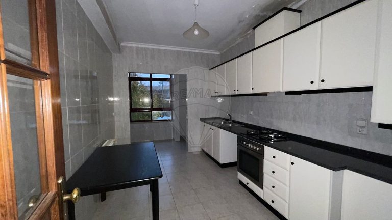 Apartamento T3 com Garagem